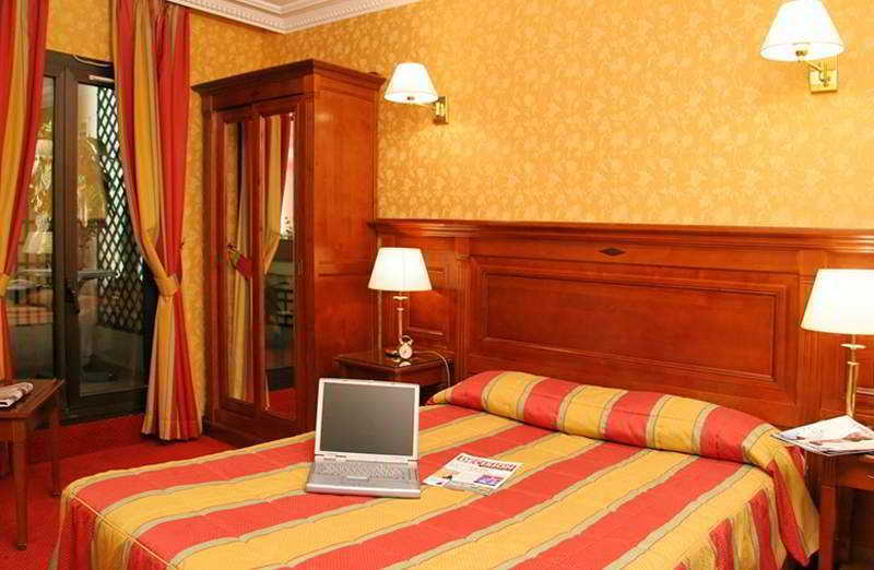 Elysees Niel Hotel 3*