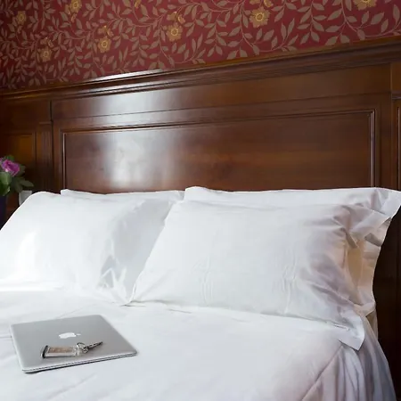 Elysees Niel 3* Paris